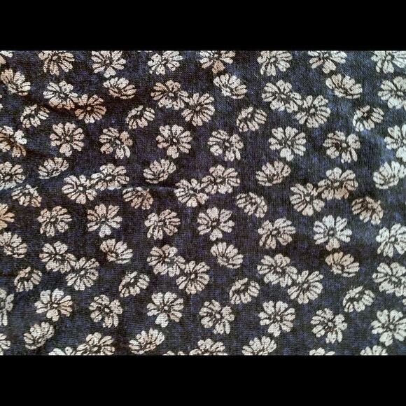 New Loft daisy crew neck sweater. Small - Picture 2 of 5